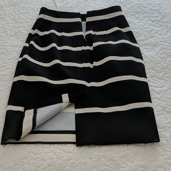 Banana Republic NAVY BLUE AND WHITE PENCIL SKIRT - Picture 2 of 4